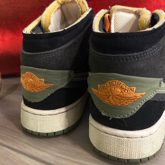 🔥🚨 Nike Air Jordan 1 Mid SE Craft (GS) Shoes Anthracite Olive Size 4Y - Picture 4 of 8